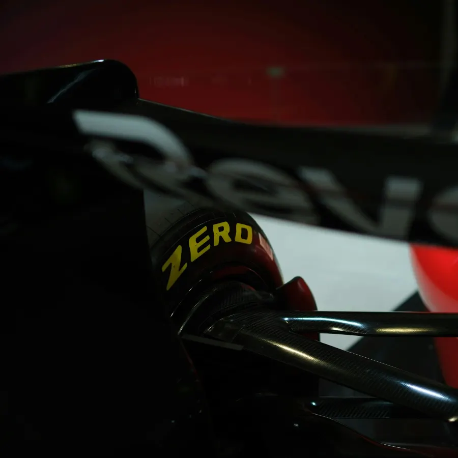 Fibra di carbonio e sospensione di una monoposto di Formula 1